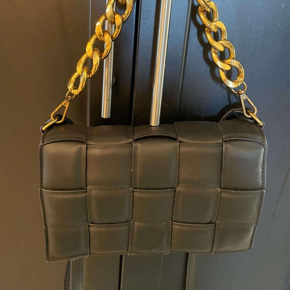 Beautiful Black with Gold Chain strap.Scoop Purse.